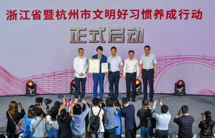 即墨山师附小科技引领未来，智慧点亮教育新动态