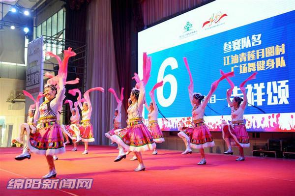 炫舞女最新搭配风潮，时代风尚与潮流印记的完美结合