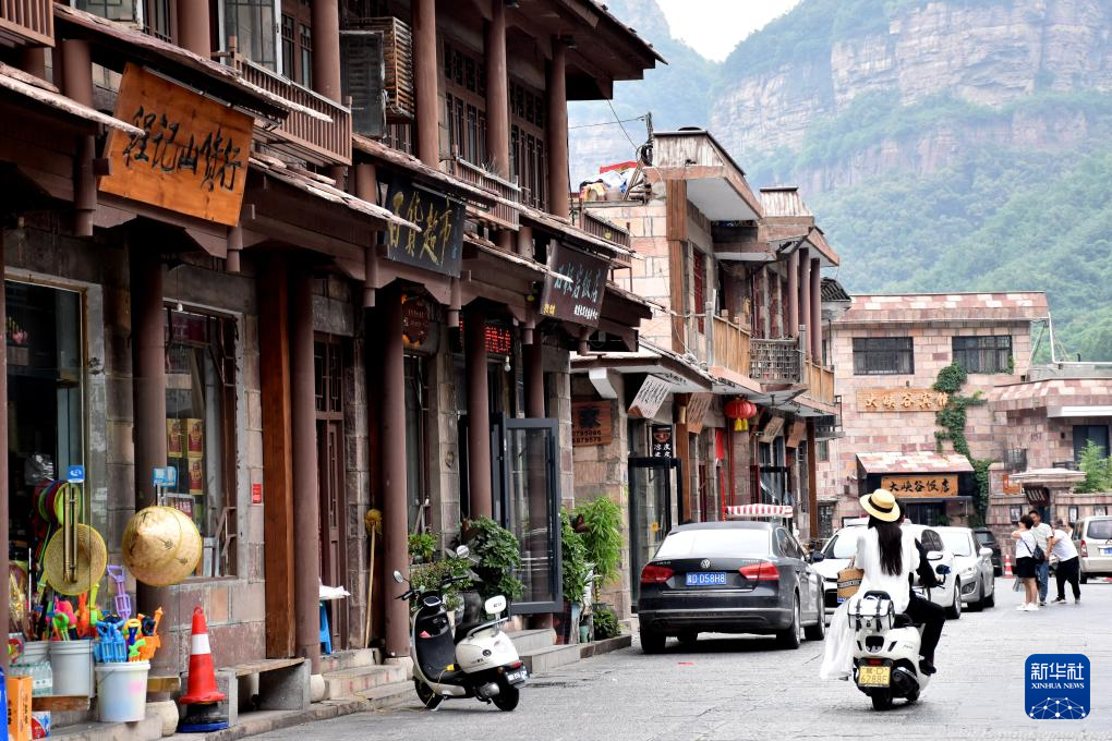 最新转场剪辑，小巷深处的特色小店探秘之旅