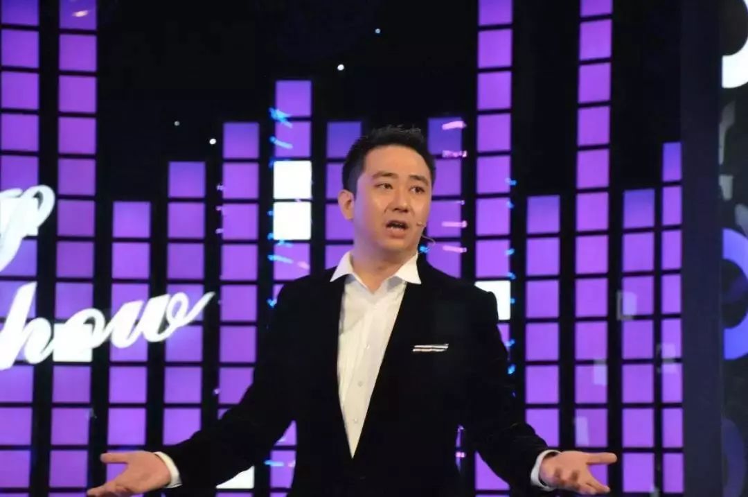 王自健最新相声，小巷深处的独特笑场魅力展现