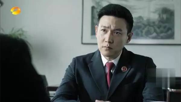 葛平，从舞台到荧屏的自信成就之路
