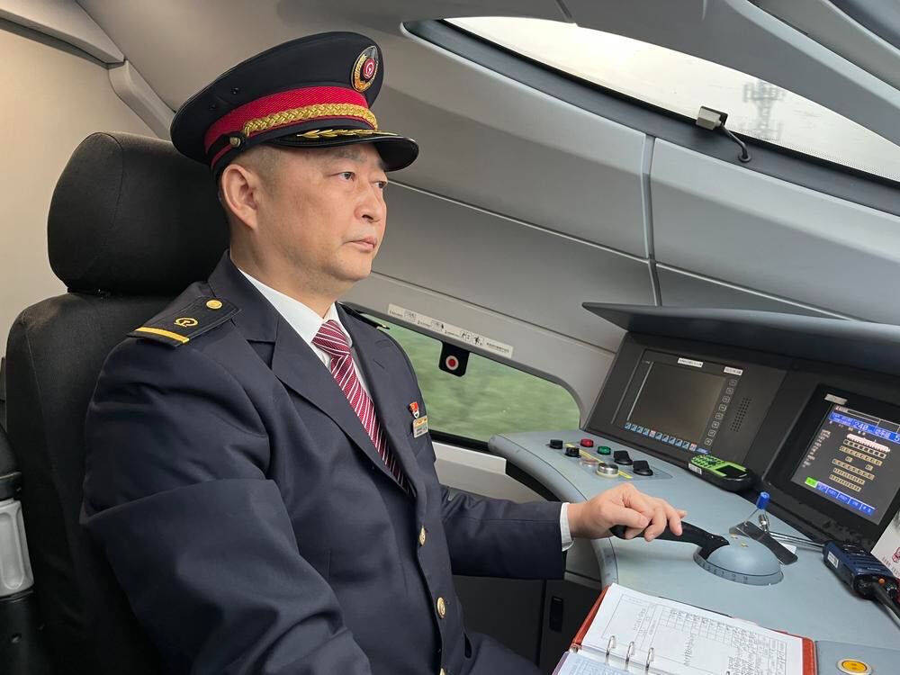 最新火车司机退休年龄详解与解析
