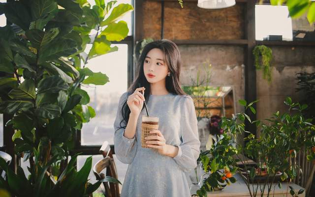 上海最新门事件背后的李雅，日常温馨小故事揭秘真相